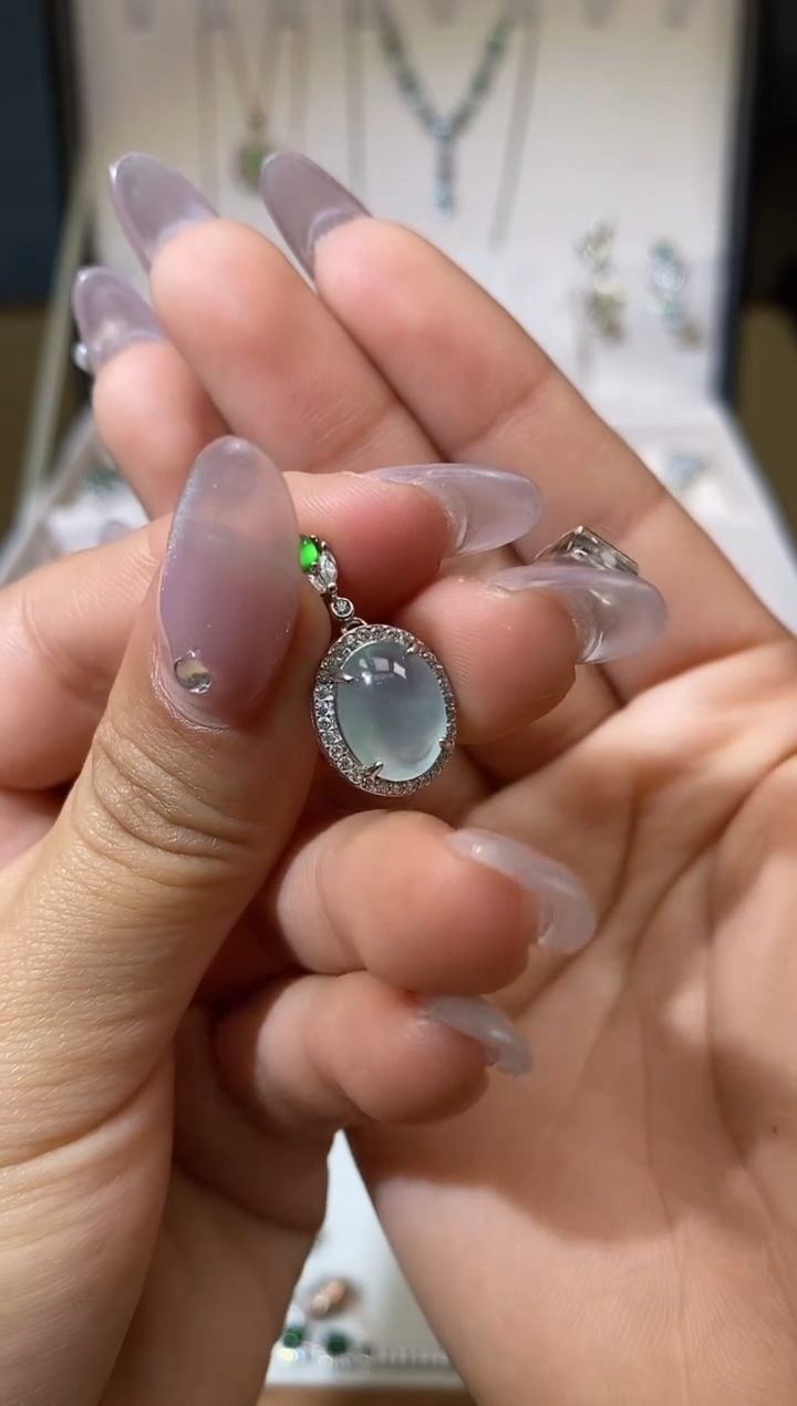 【闪购商品】翡翠吊坠(不含链)银S925镶嵌天然A货翡翠（多样性发一） 