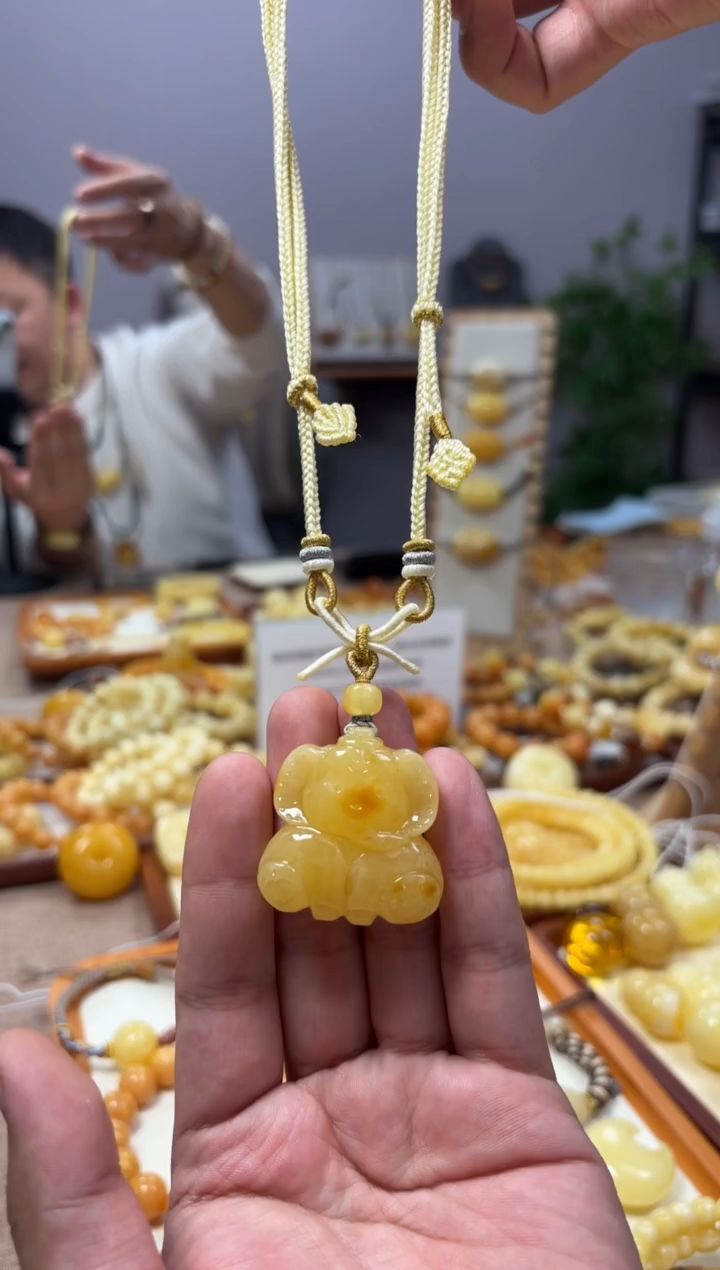 【闪购商品】蜜蜡裸石未镶嵌吊坠