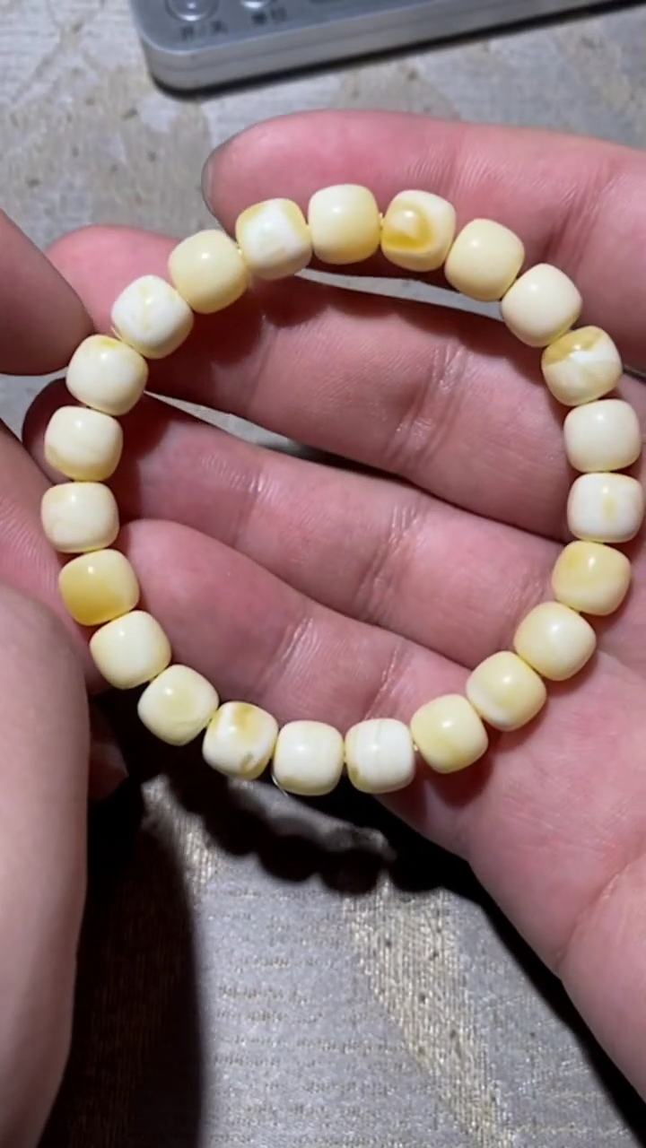 【闪购商品】蜜蜡裸石未镶嵌单圈手串22240802-03