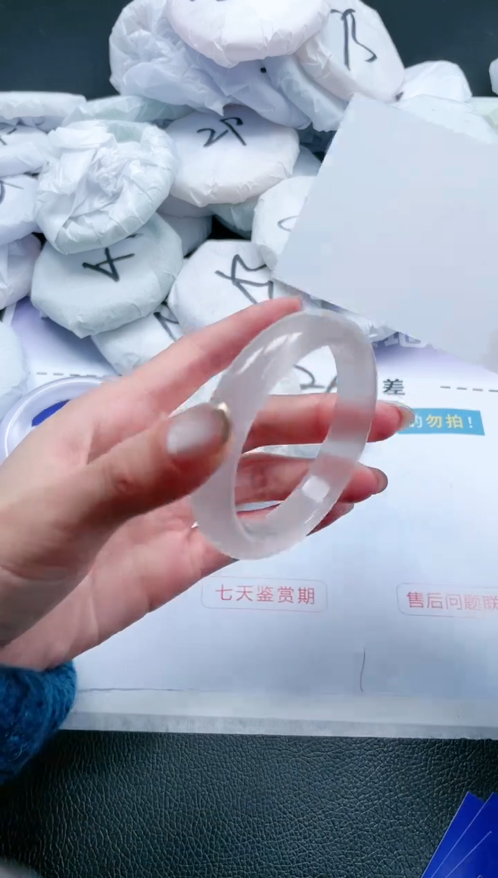 【闪购商品】石英质玉手镯未镶嵌 25J30-52