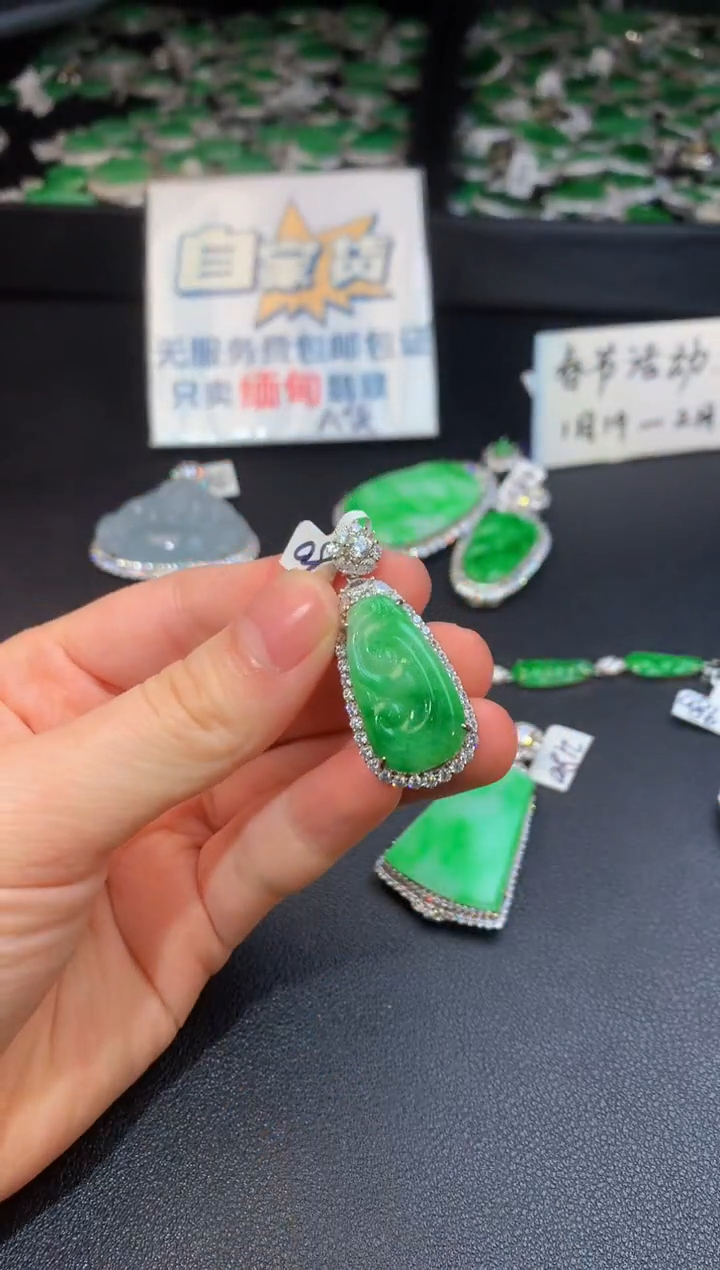 【闪购商品】翡翠颈饰银S925镶嵌翡翠