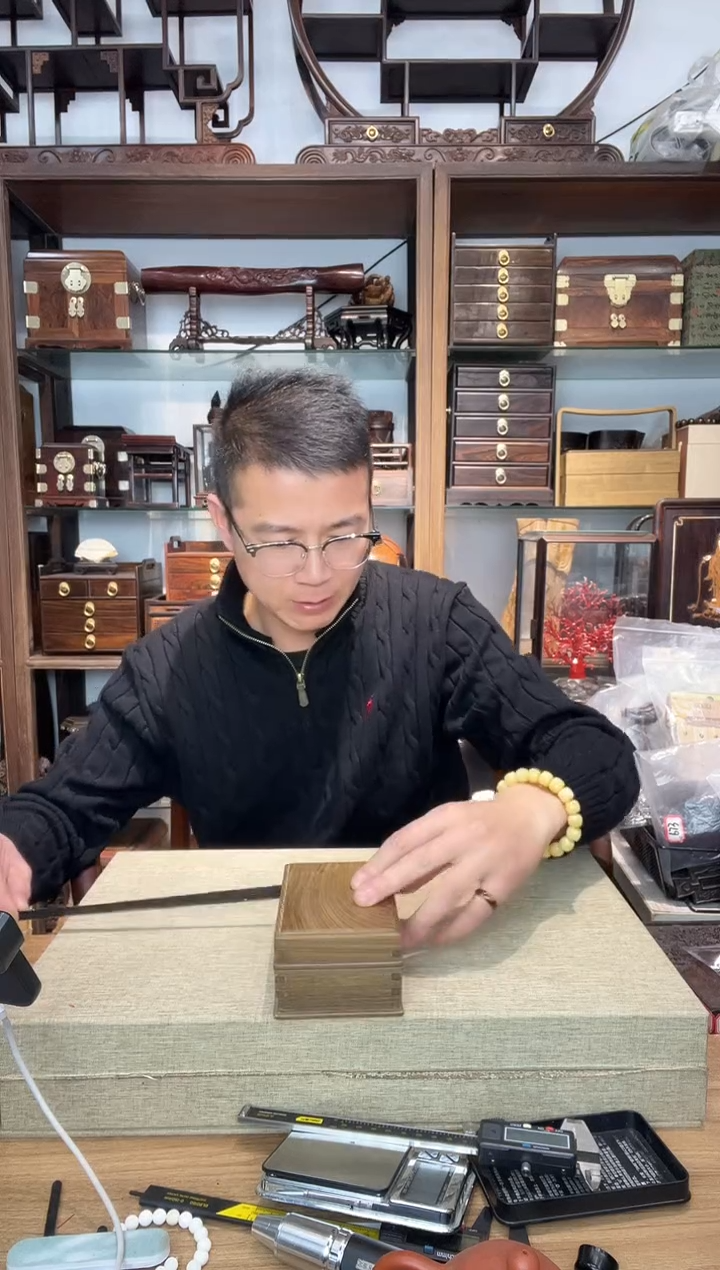 乌木类书架498绿檀14公分扣盒  瑕疵