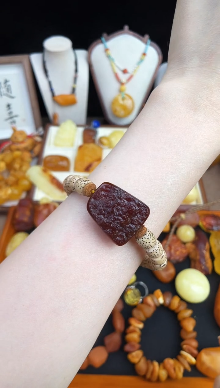 未镶嵌琥珀珠宝奇石柒月