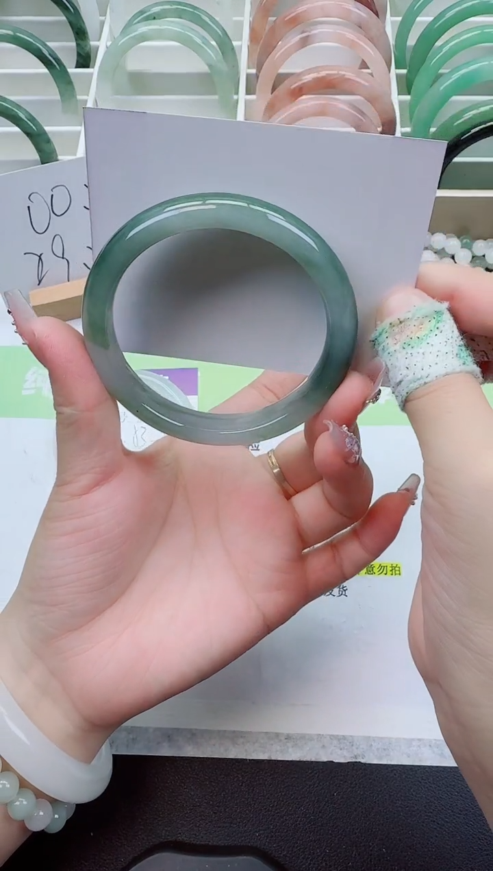 【闪购商品】石英质玉手镯未镶嵌191/59-60圈
