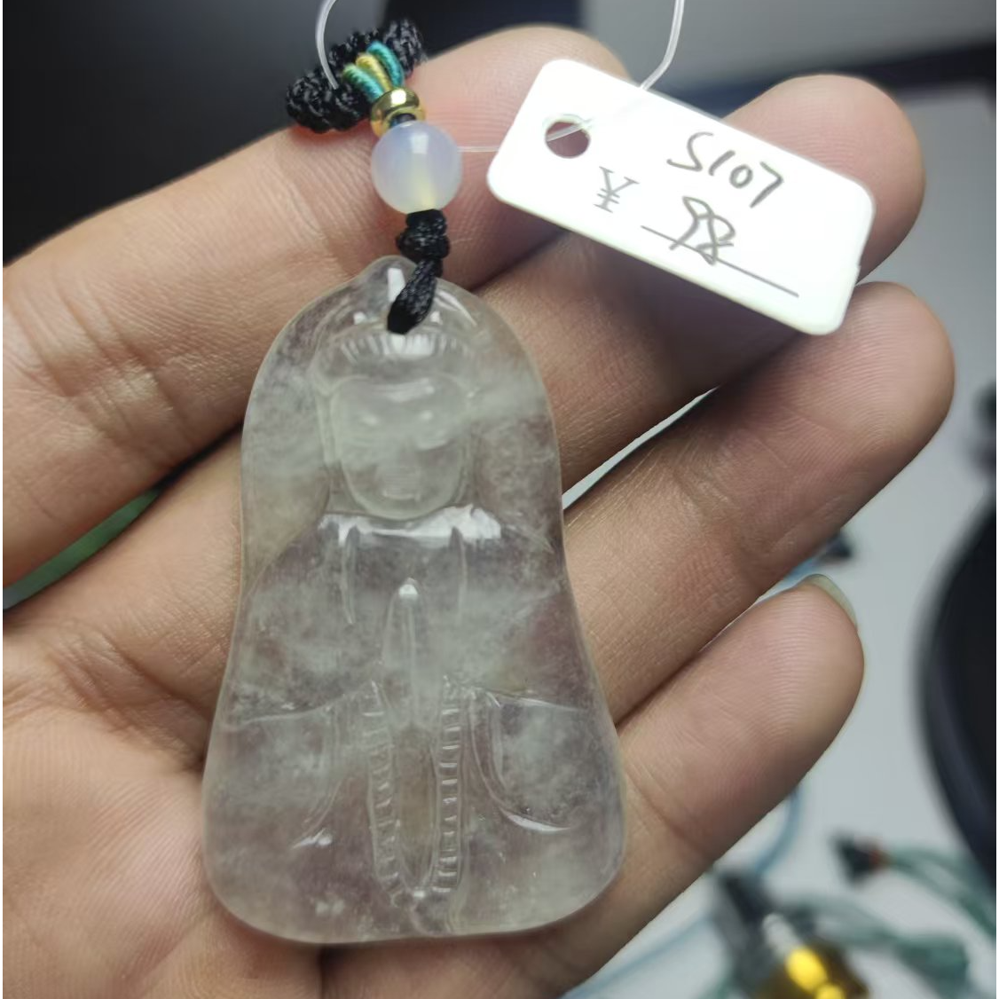 S107时尚男女款吊坠[素衣】