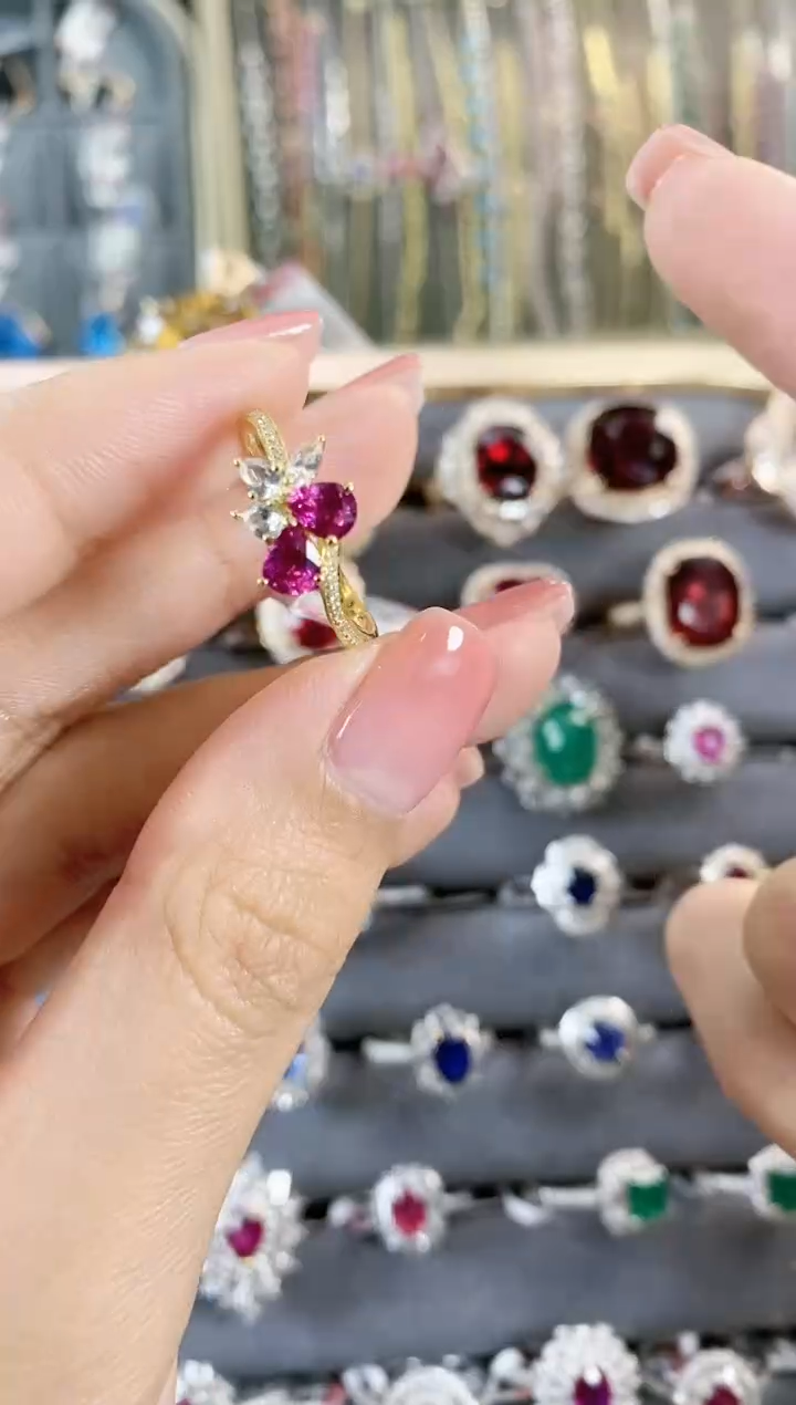 【闪购商品】红宝石戒指18K金镶嵌....