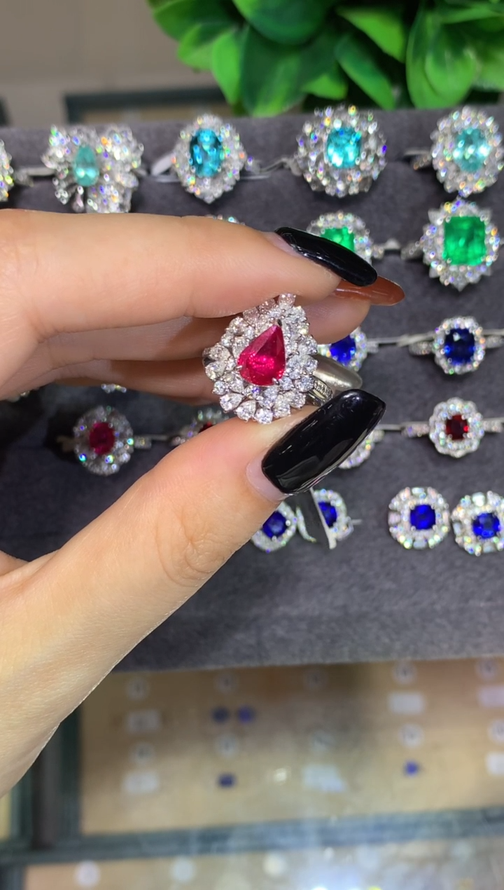 18K金镶嵌戒指红宝石2.02CT