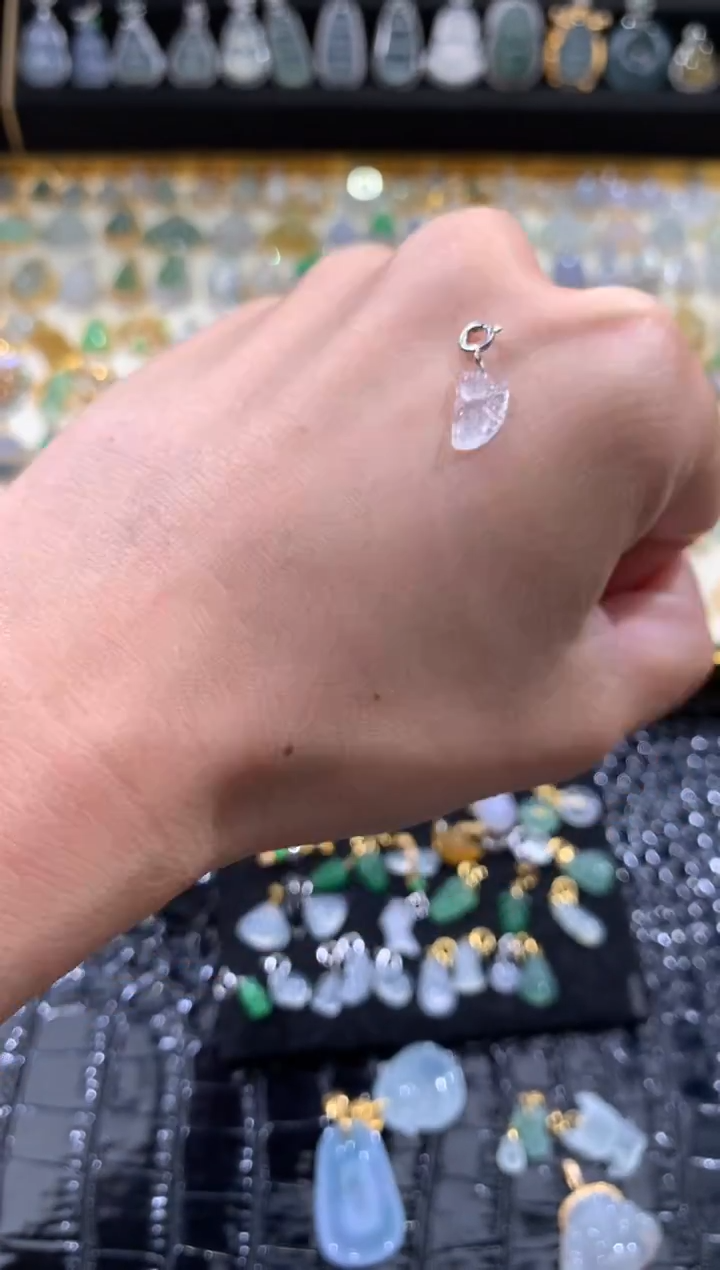 颈饰18K金镶嵌翡翠翡翠