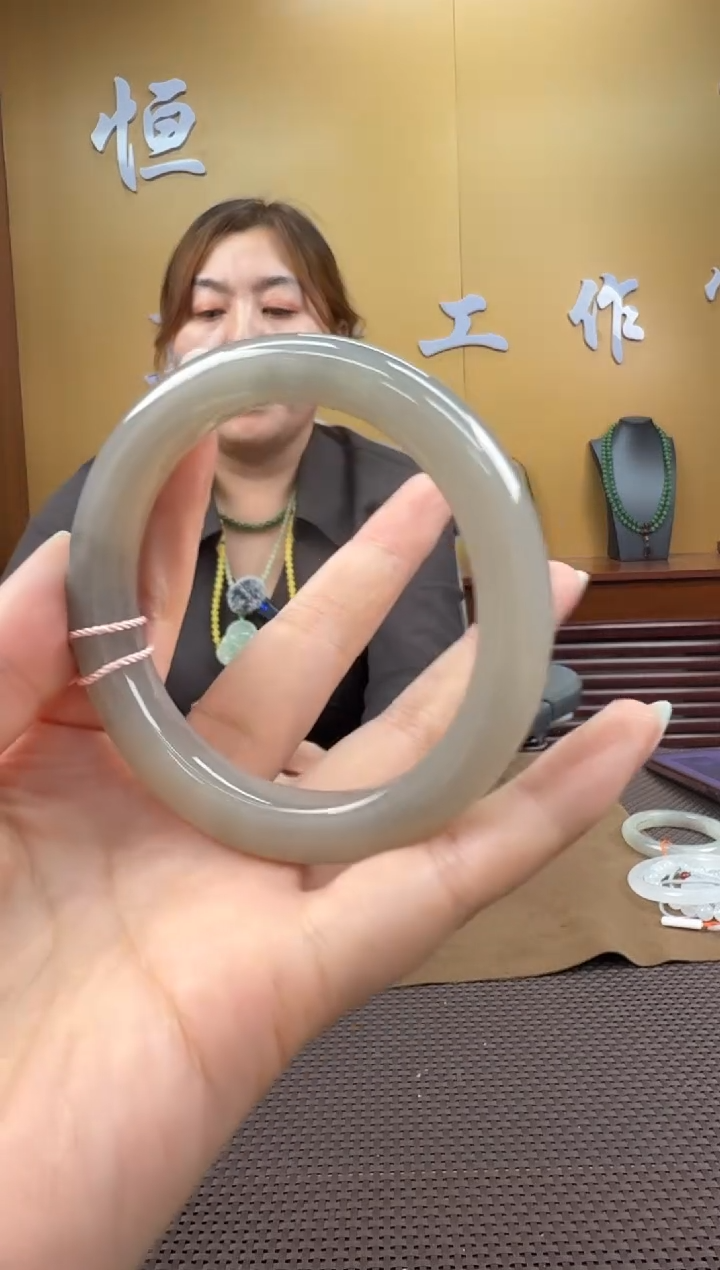 颈饰未镶嵌和田玉手镯60