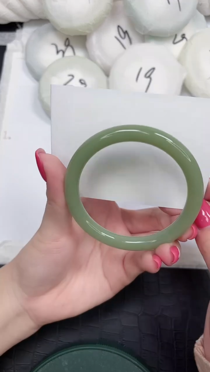 未镶嵌手镯石英质玉38-57.3