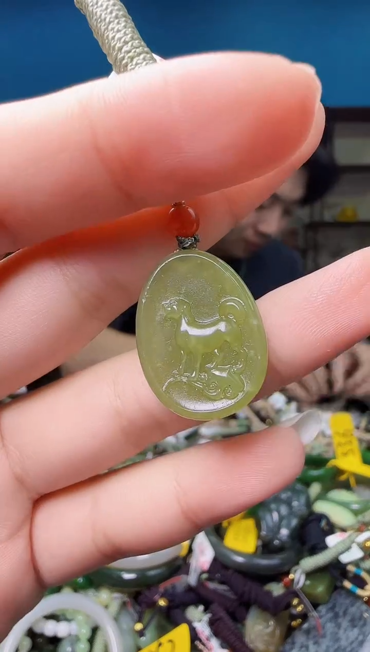 颈饰未镶嵌和田玉1