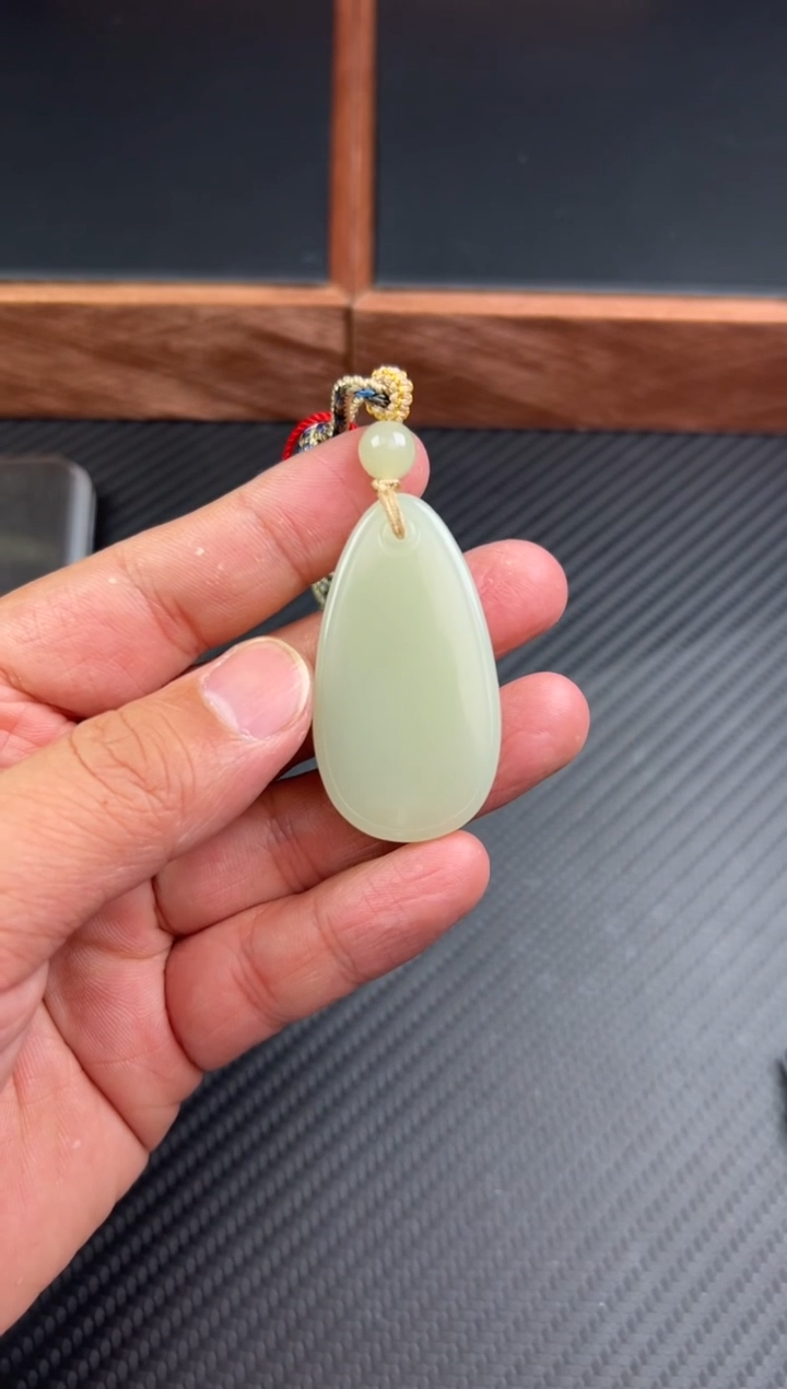 【闪购商品】和田玉吊坠(赠链)未镶嵌且末微色差迪克兰