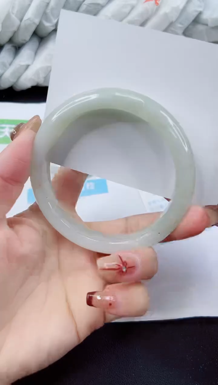 【闪购商品】石英质玉手镯未镶嵌143