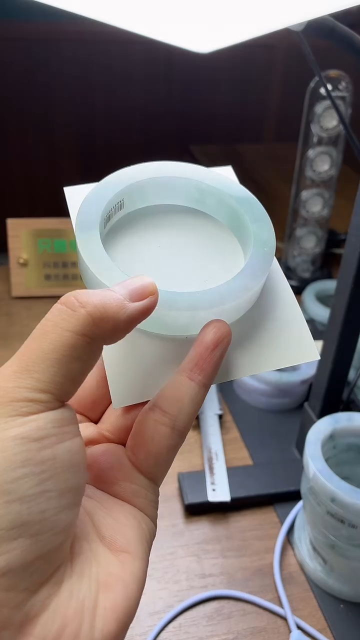 未镶嵌手镯定制翡翠缥***笑定制