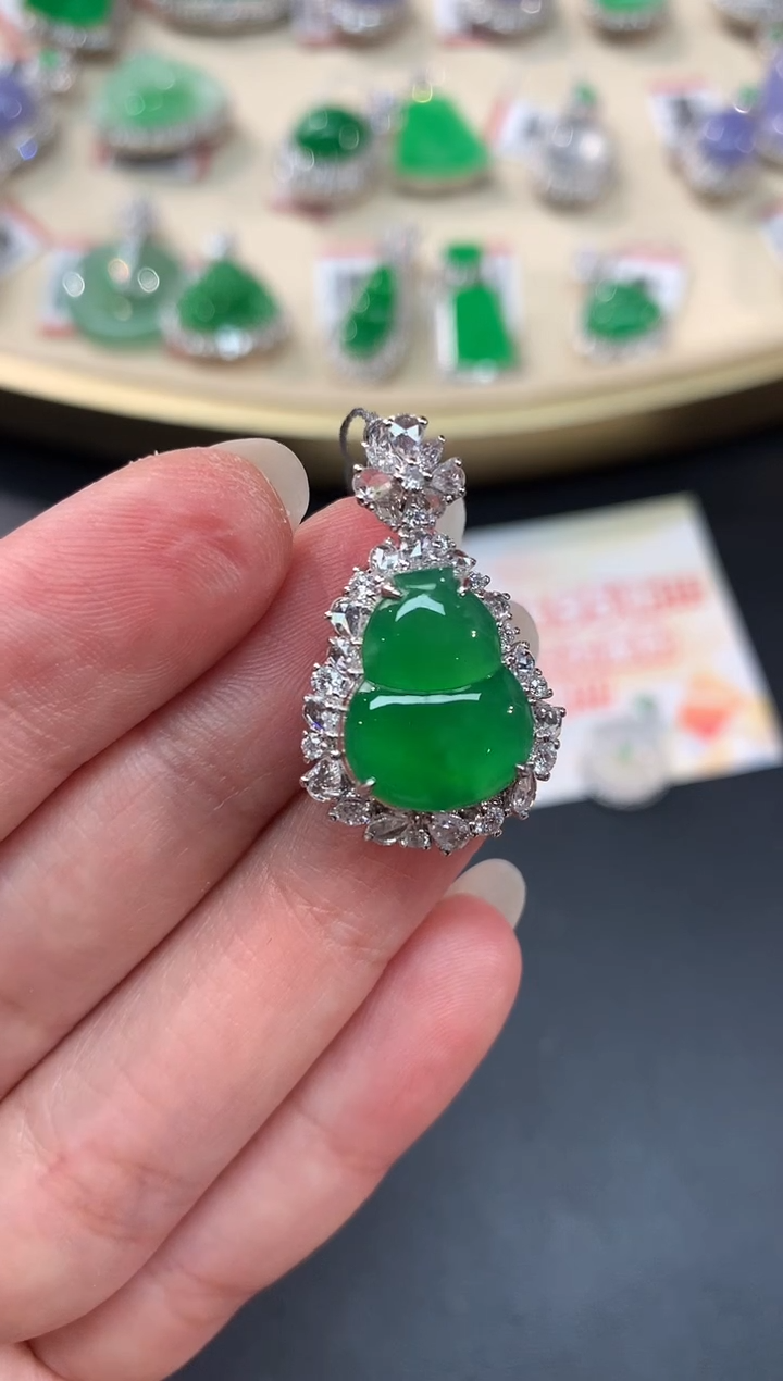 【闪购商品】翡翠吊坠(不含链)18K金镶嵌葫芦A08|25000