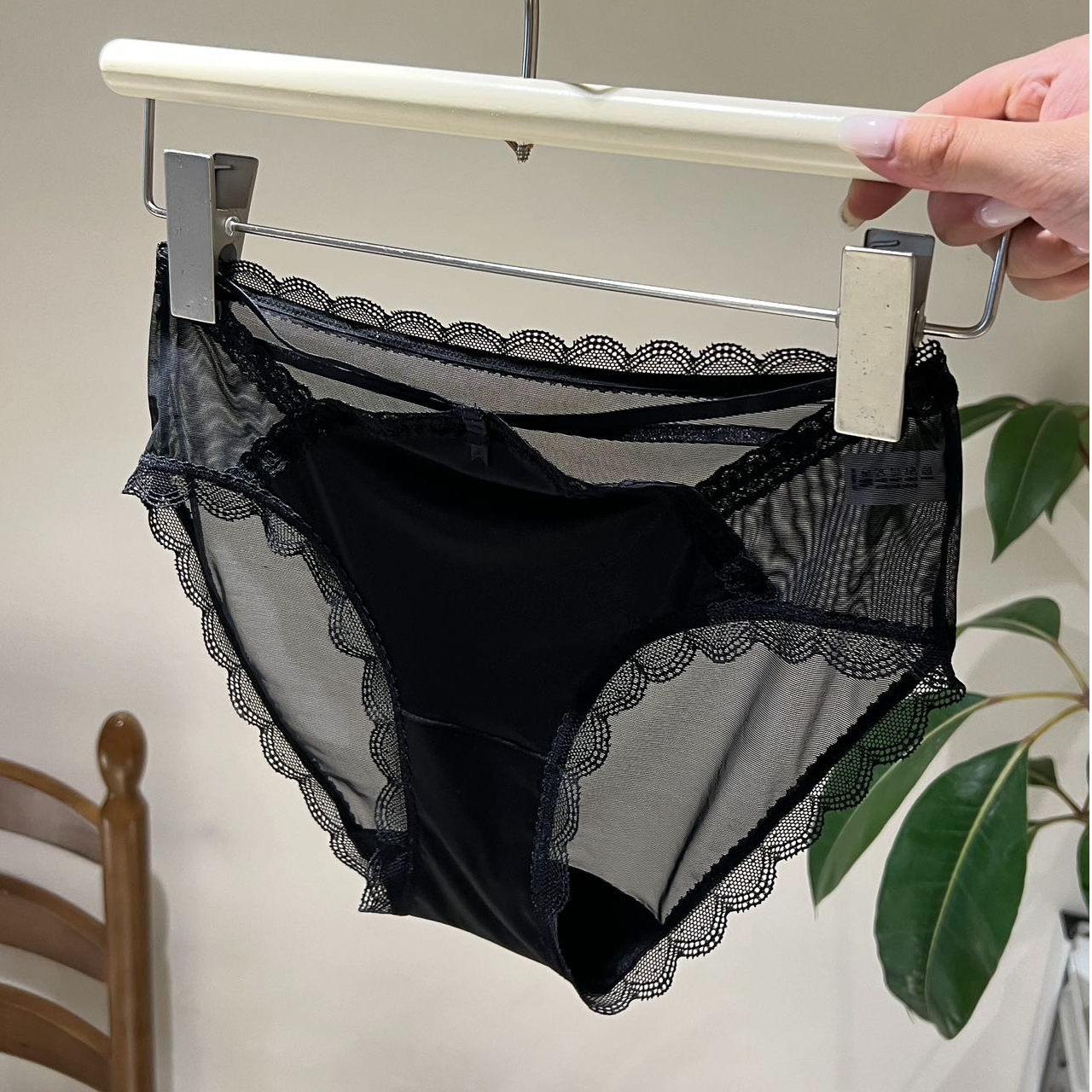 网红爆款性感三角裤时尚中腰女三角内裤千金风轻奢透气蕾丝内裤