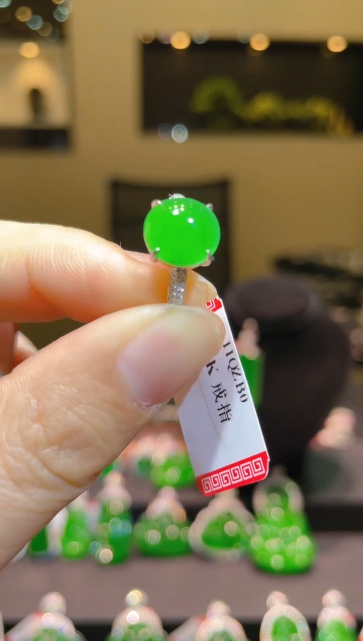 【闪购商品】翡翠吊坠(不含链)18K金镶嵌A50