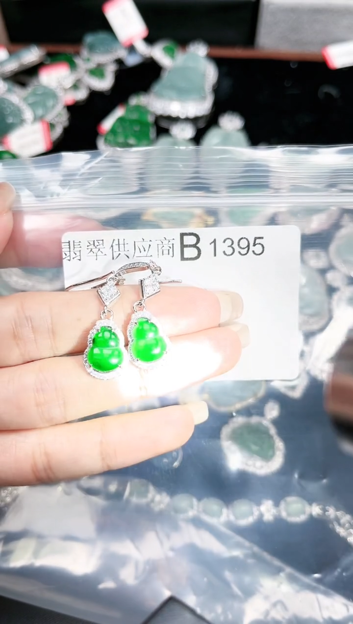【闪购商品】翡翠颈饰未镶嵌1395赠皮绳