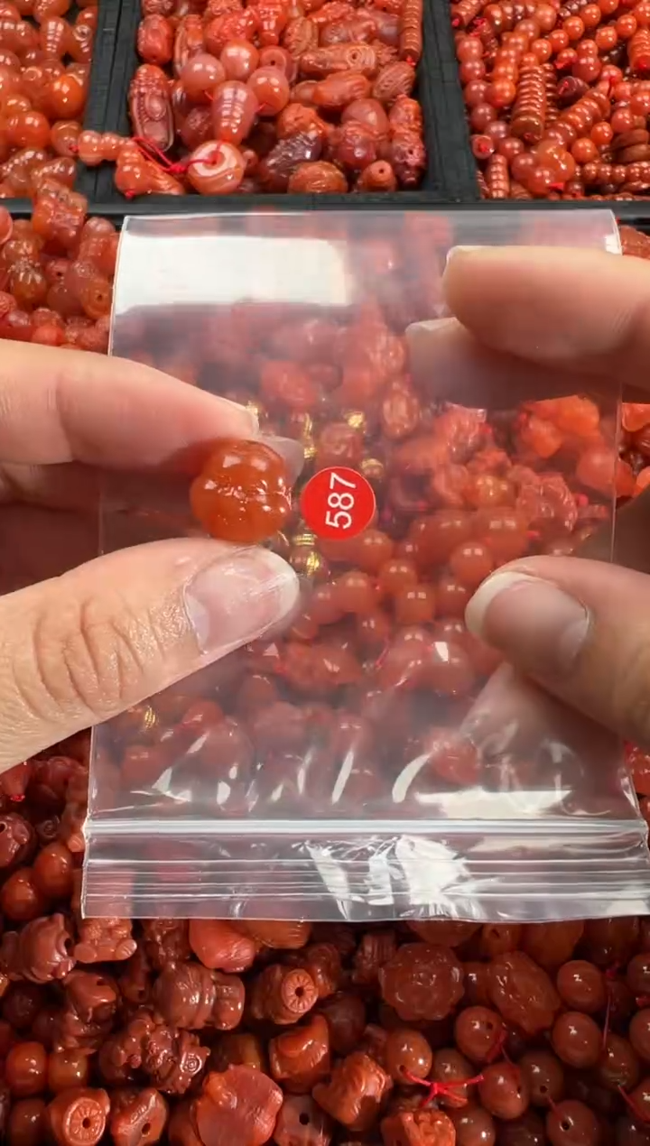 【闪购商品】南红玛瑙颈饰未镶嵌1