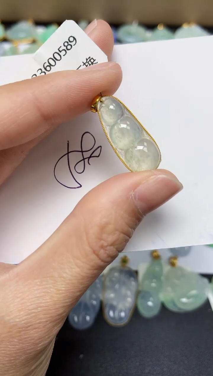 翡翠18K金镶嵌颈饰 天然翡翠A货