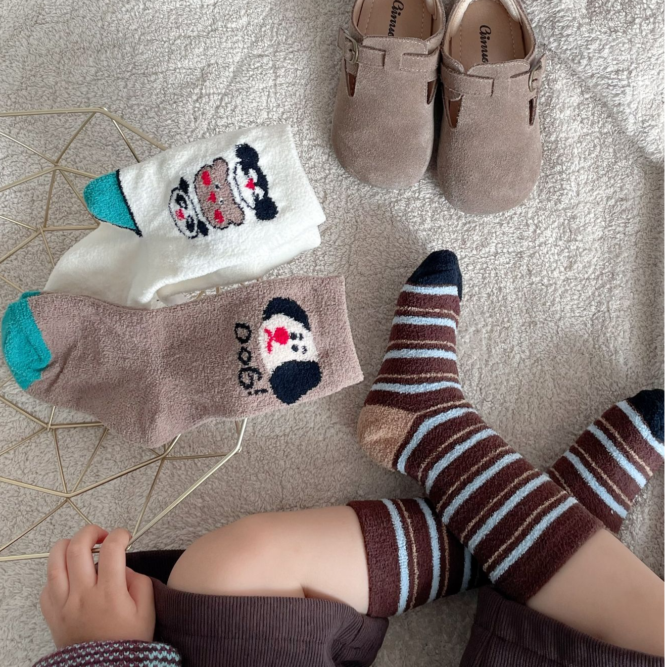 新款袜子女秋冬季中筒长袜防臭吸汗透气日系复古名族风美拉德时尚