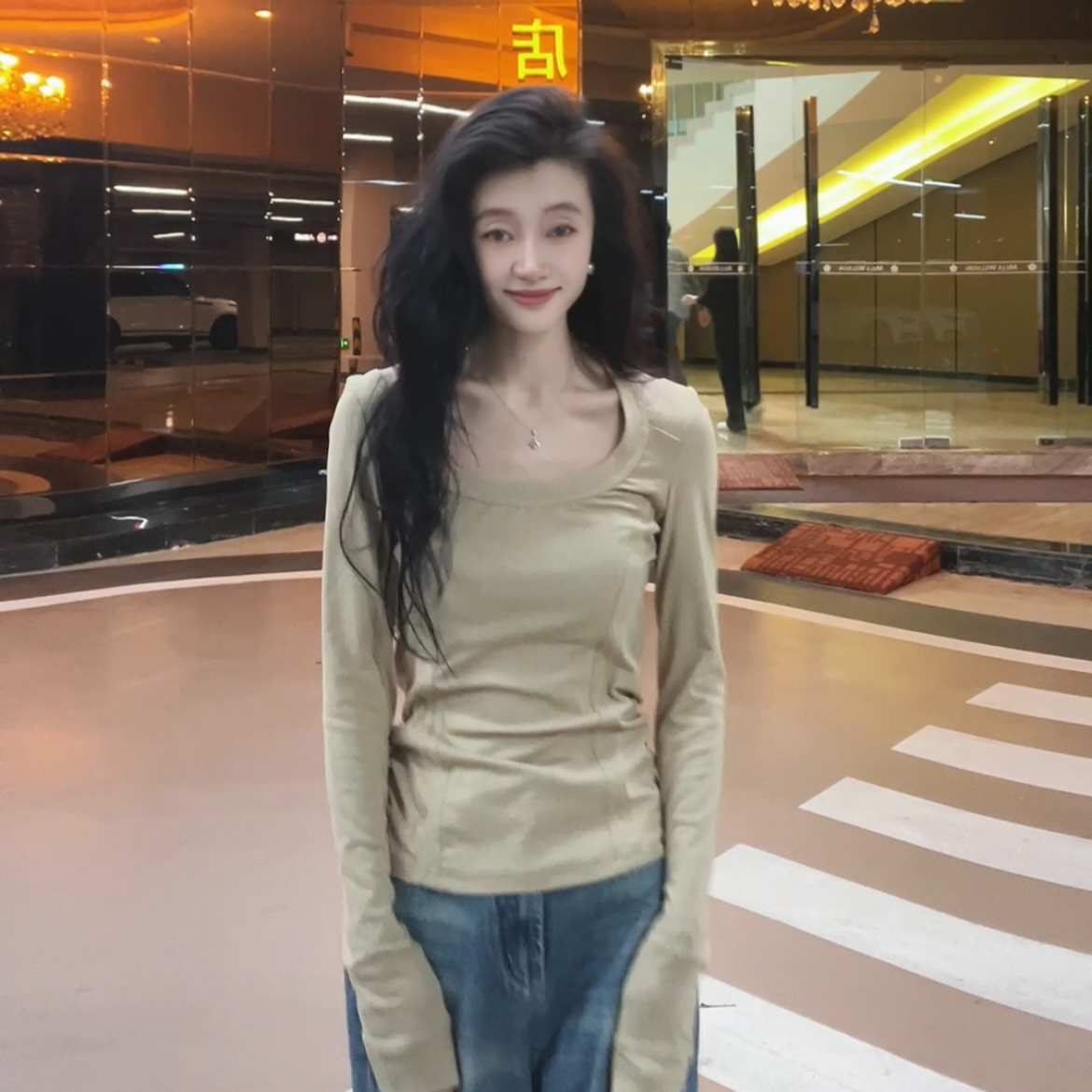 性感露背大圆领设计感长袖T恤衫显瘦气质纯色 百搭日常舒服上衣