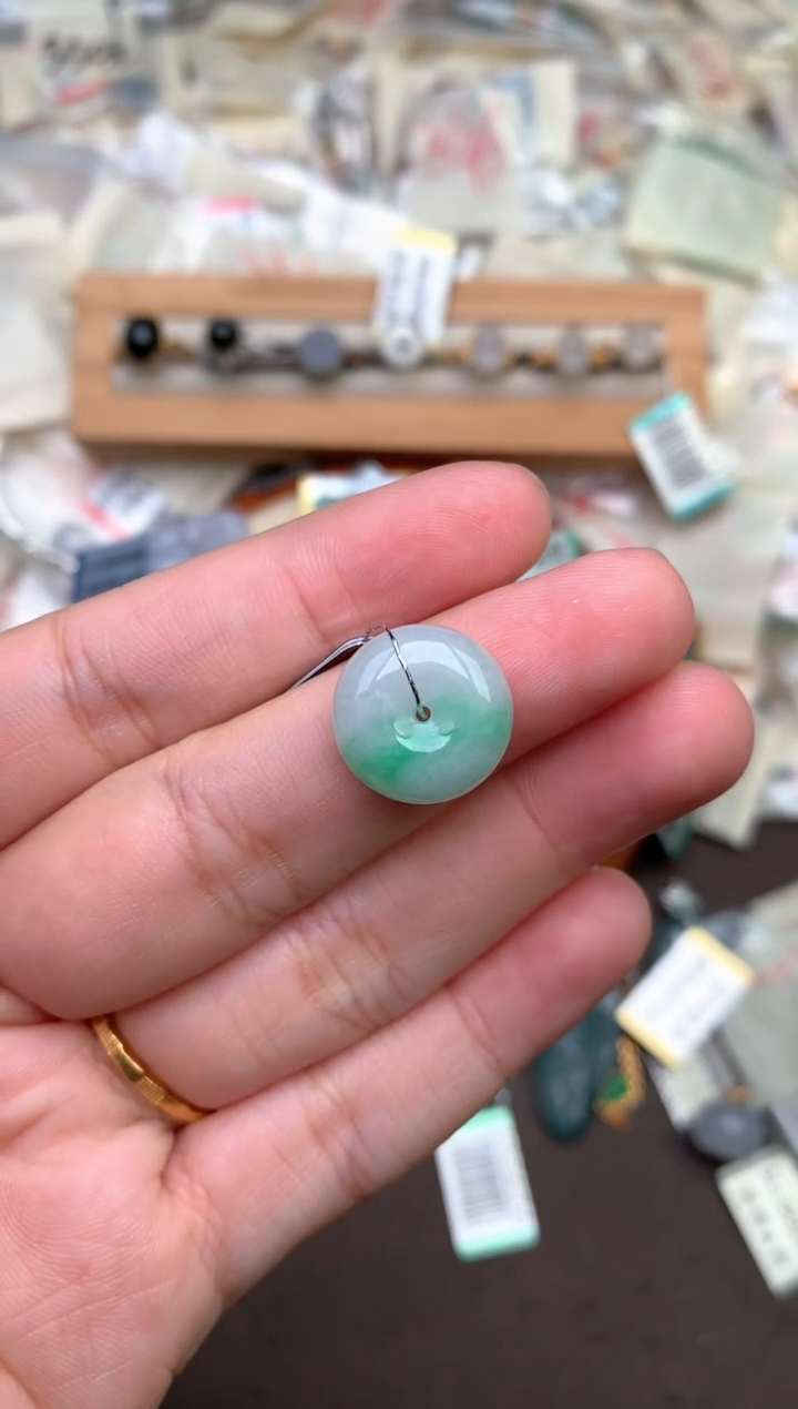 未镶嵌挂件翡翠星*? —