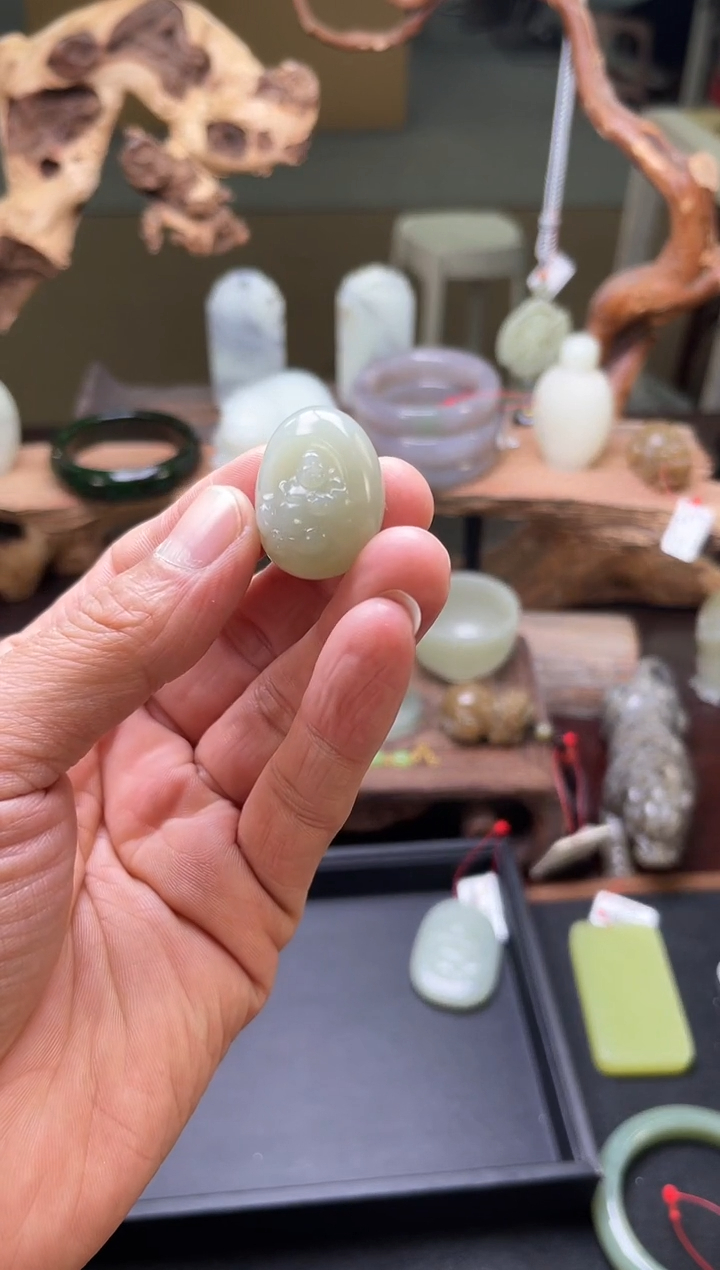 【闪购商品】和田玉吊坠未镶嵌且末青白 逍遥佛