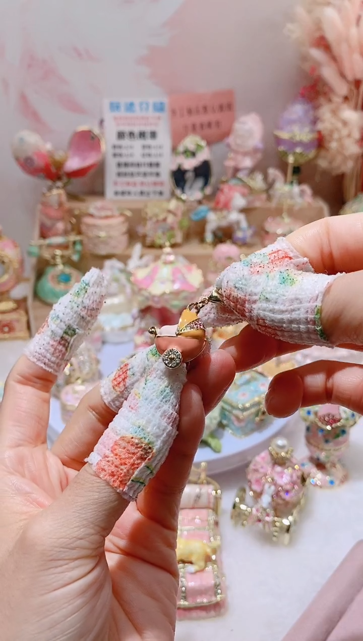 合金珐琅彩小可爱一个