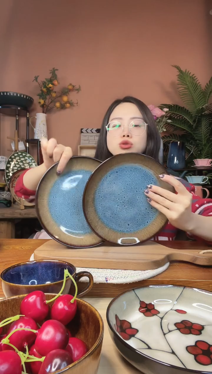 陶瓷8.3英寸渐变色平盘 2件 微瑕疵