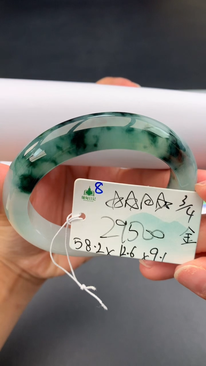 【闪购商品】翡翠手镯未镶嵌女神节#送礼#，下单联系客服核对地址~