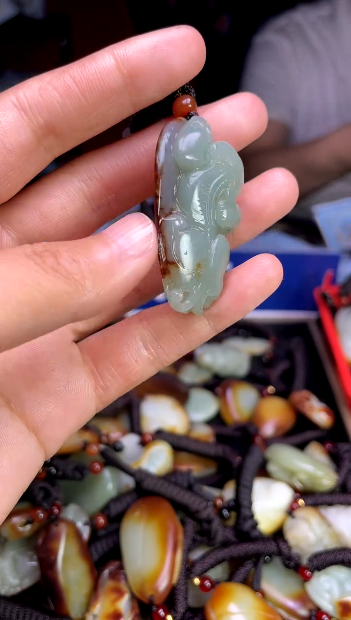 和田玉未镶嵌颈饰1