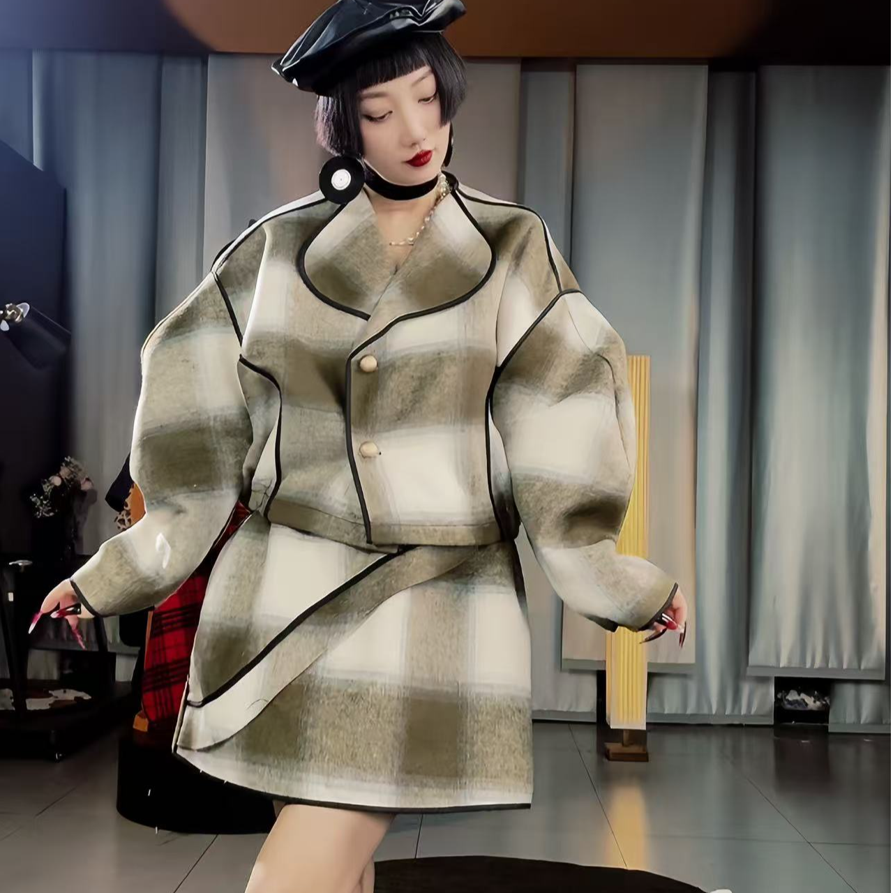 2025秋冬小众设计毛呢套装女弯刀袖短外套+高腰压褶半身裙两件套