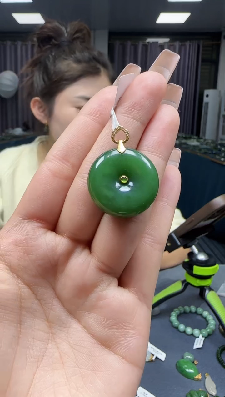 【闪购商品】和田玉挂件18K金镶嵌1