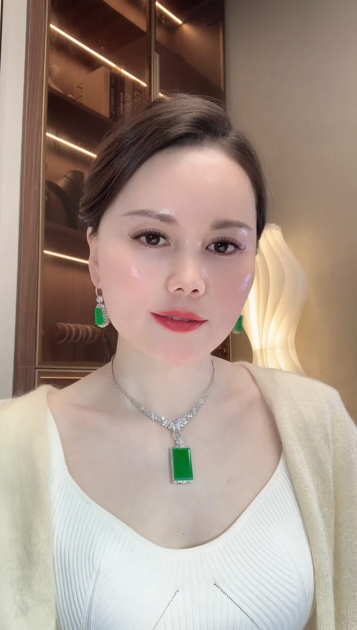 【闪购商品】翡翠吊坠(不含链)18K金镶嵌F5    