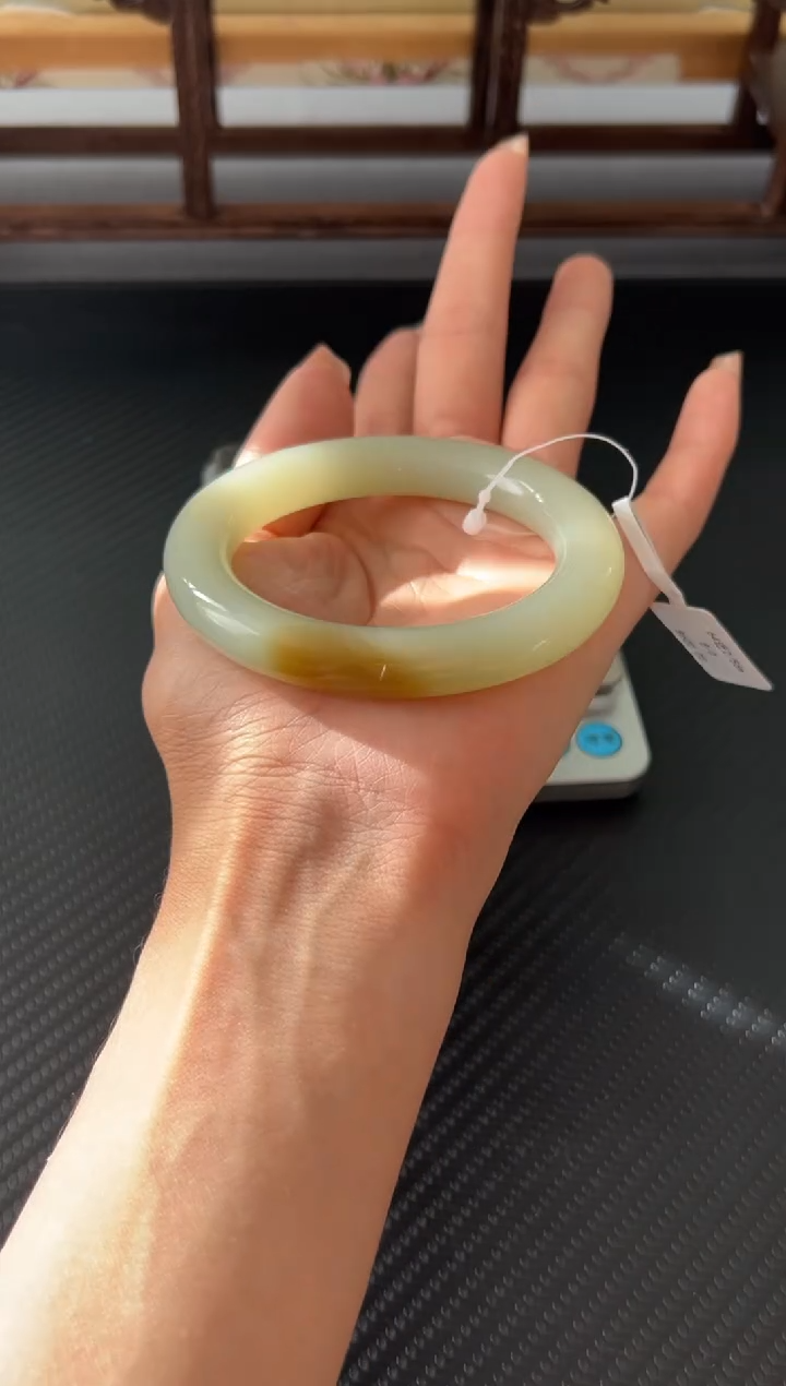 未镶嵌手镯和田玉且末微色差近2矿56m