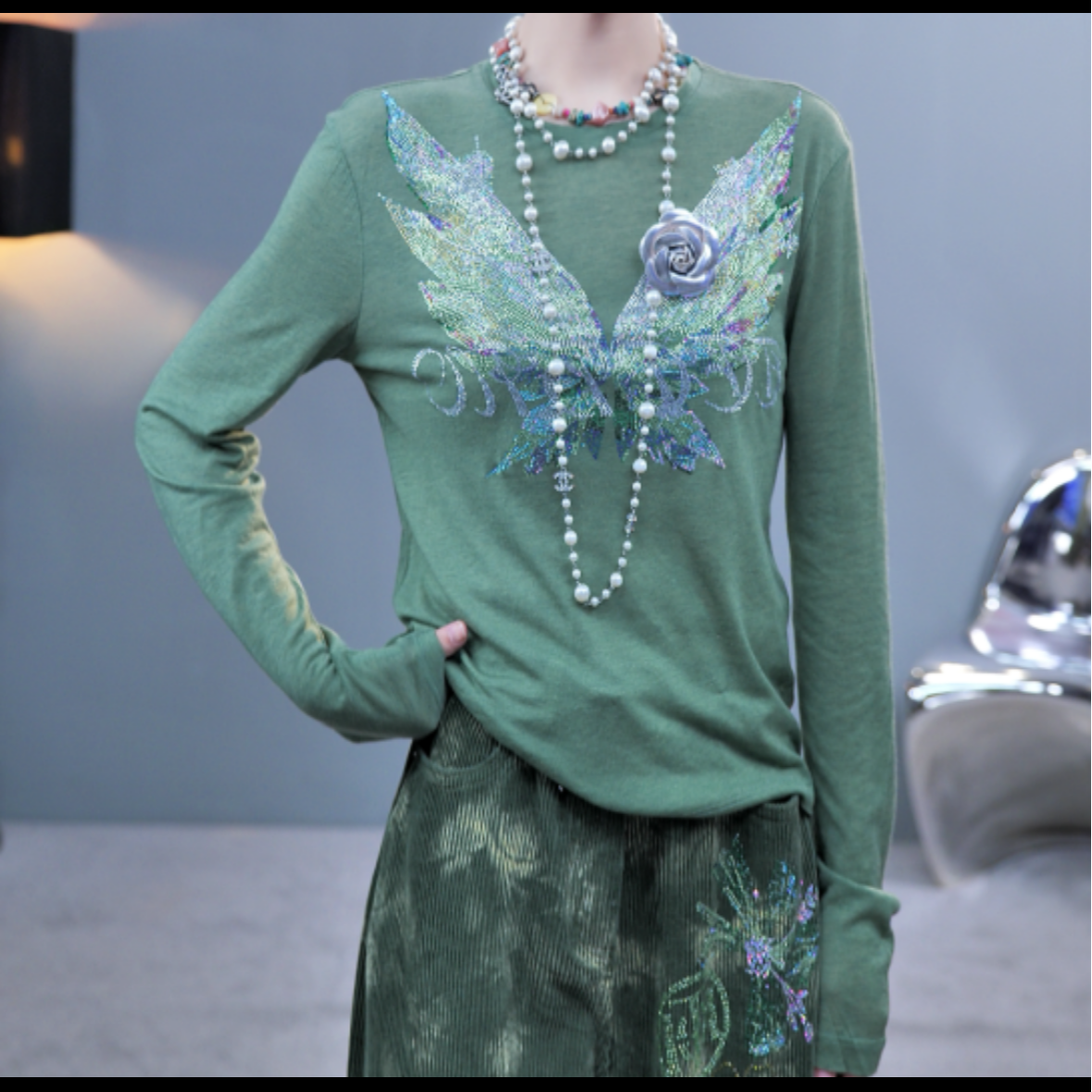 TCH私服烫钻工艺时尚休闲百搭翅膀秋冬打底衫T75C02E1001轻奢tch