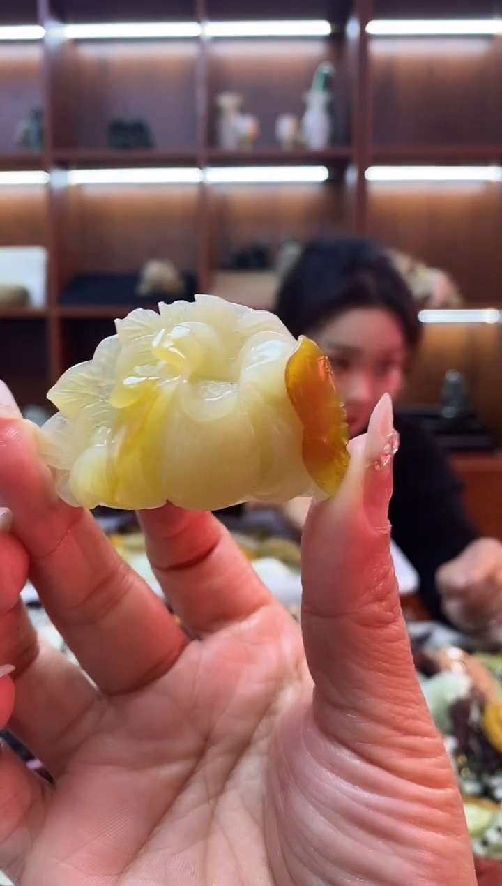未镶嵌蛇纹石玉吊坠     