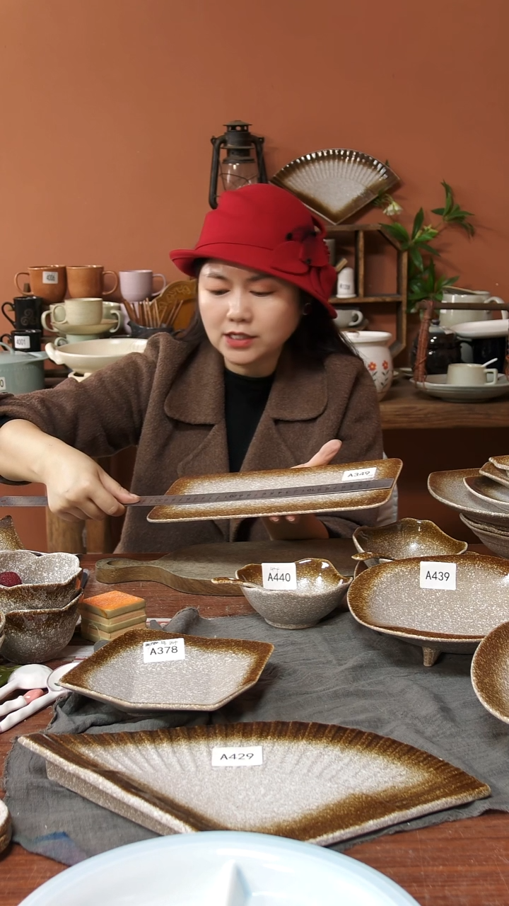 陶瓷A349 一只陶瓷长盘平板可能微瑕
