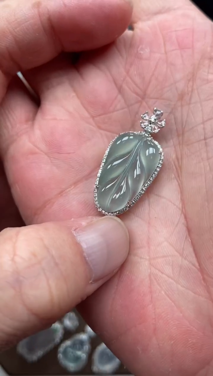 【闪购商品】翡翠吊坠(不含链)18K金镶嵌叶子