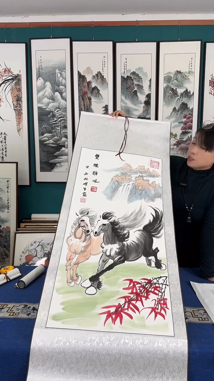 国画双骏图卷轴50*140