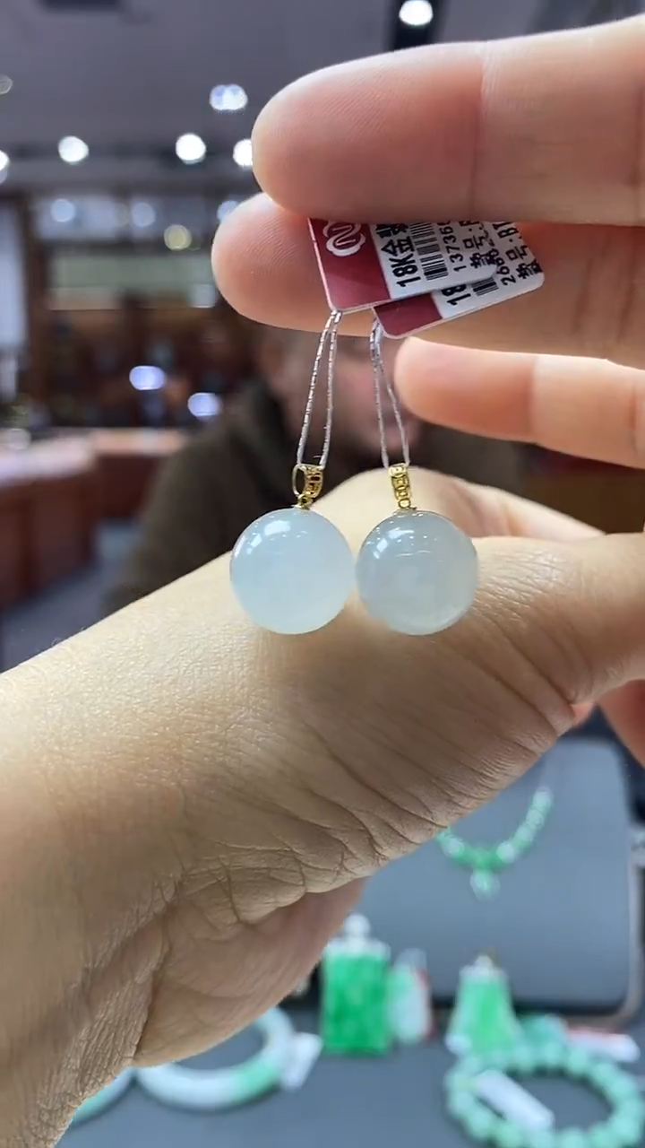 颈饰18K金镶嵌翡翠?****a圆珠一对
