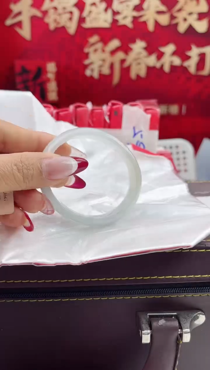 【闪购商品】翡翠手镯（贵妃镯）未镶嵌10翡翠手镯（微瑕）