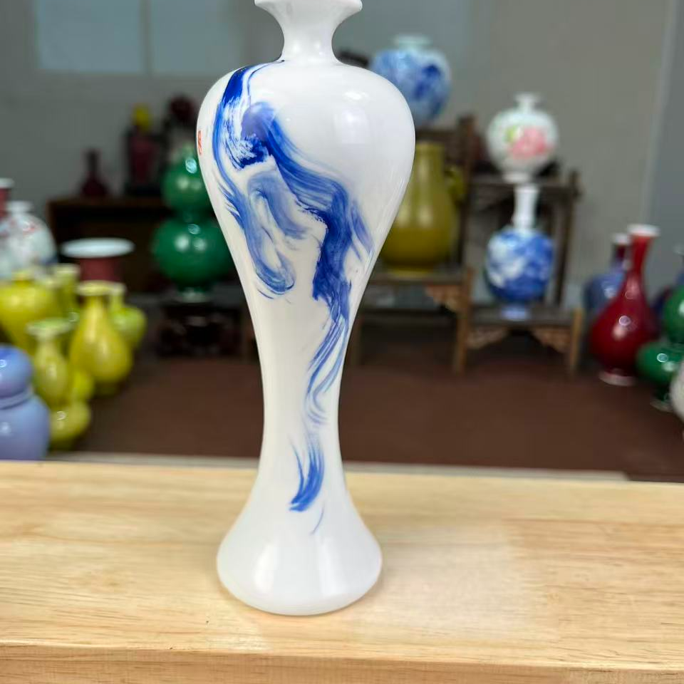 景德镇手工手绘泼墨釉下青花美人瓶