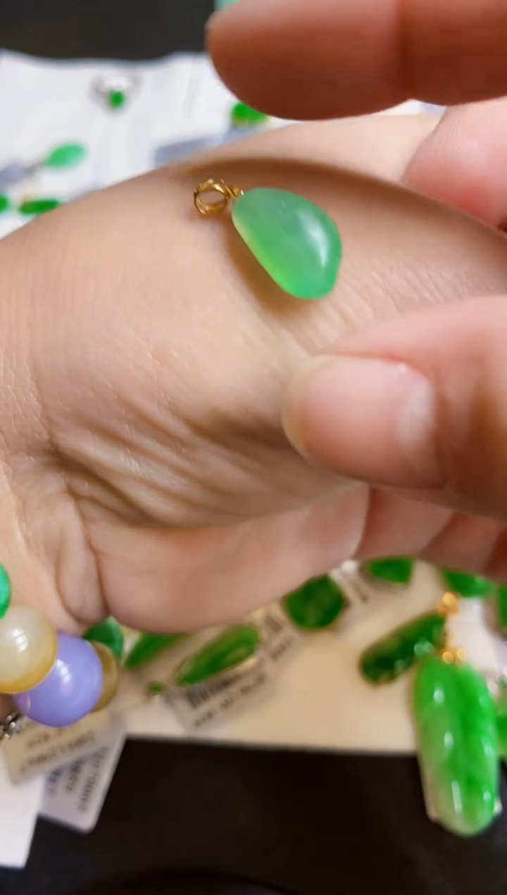 【闪购商品】翡翠颈饰18K金镶嵌吊坠