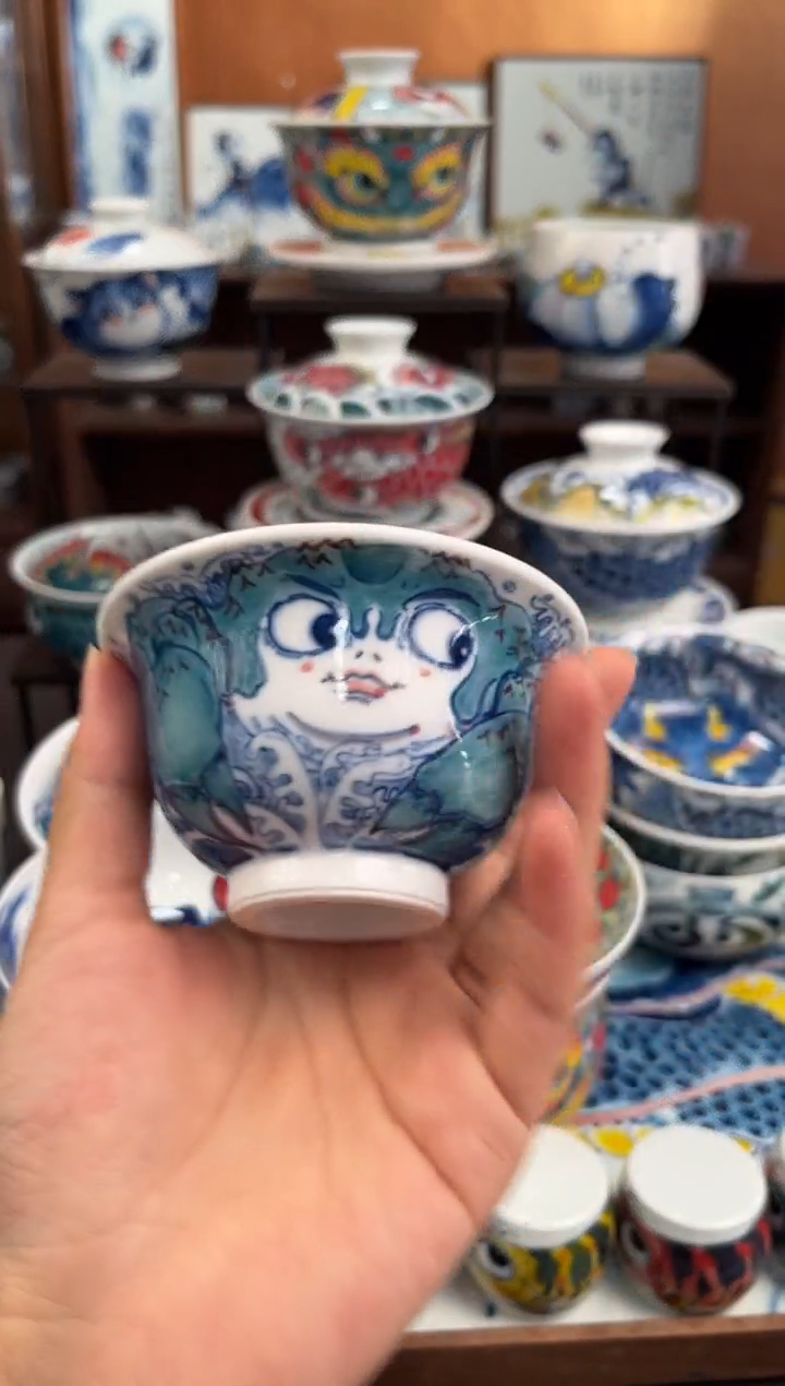 昨明手里有钱压手杯