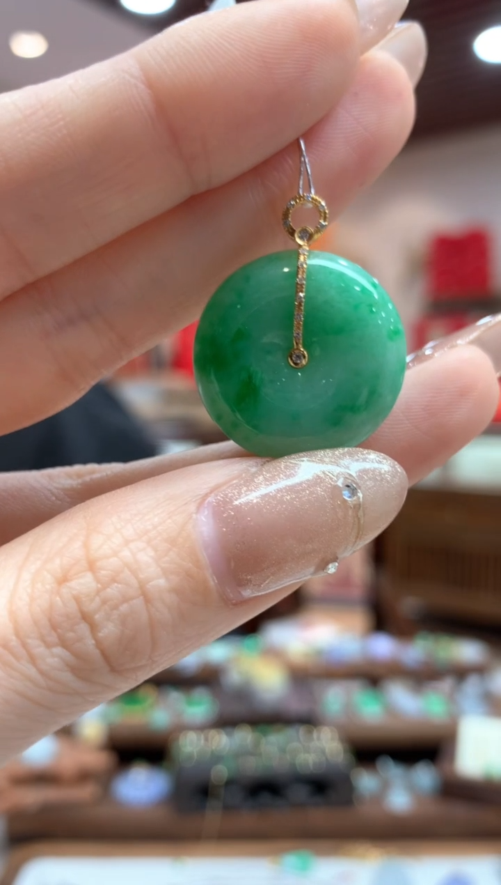 【闪购商品】翡翠吊坠(不含链)18K金镶嵌平安扣