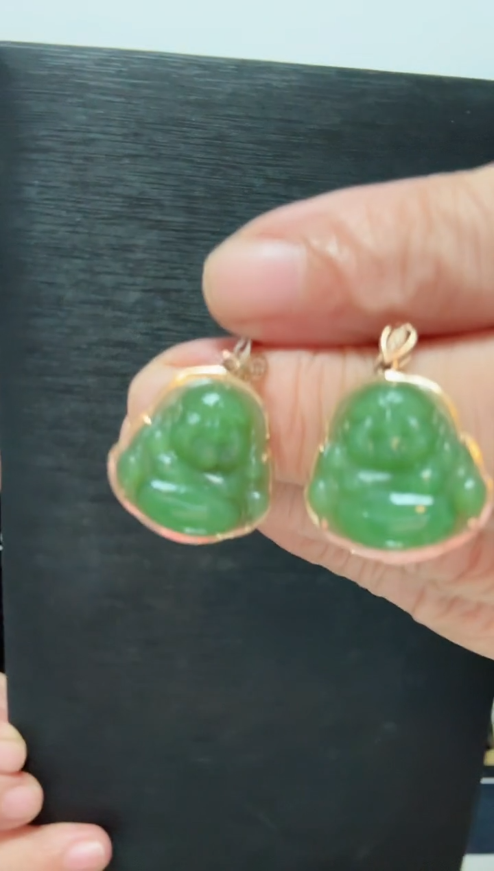 颈饰18K金镶嵌和田玉吊坠多样性发一个