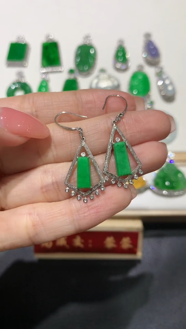 【闪购商品】翡翠吊坠(不含链)18K金镶嵌团购8