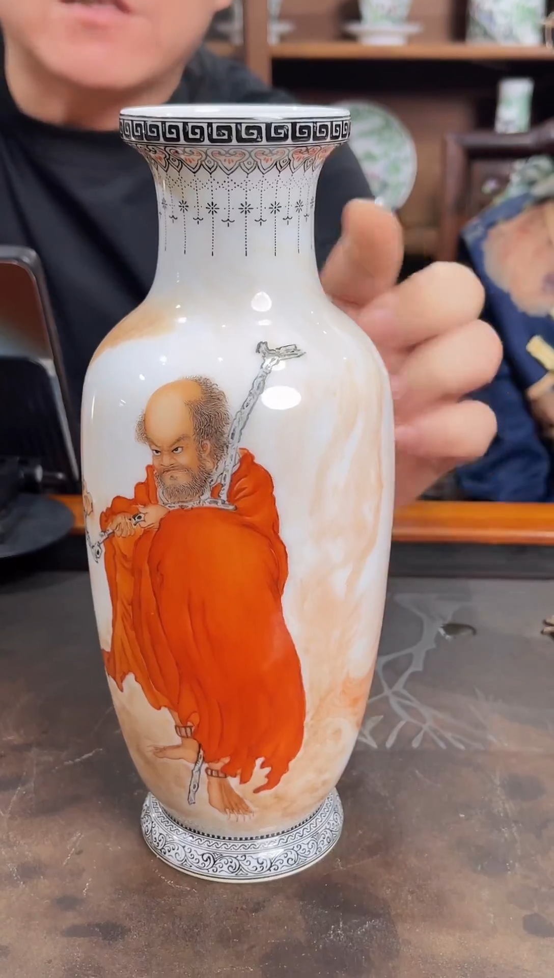 央博文化交流瓷器矾红罗汉瓶